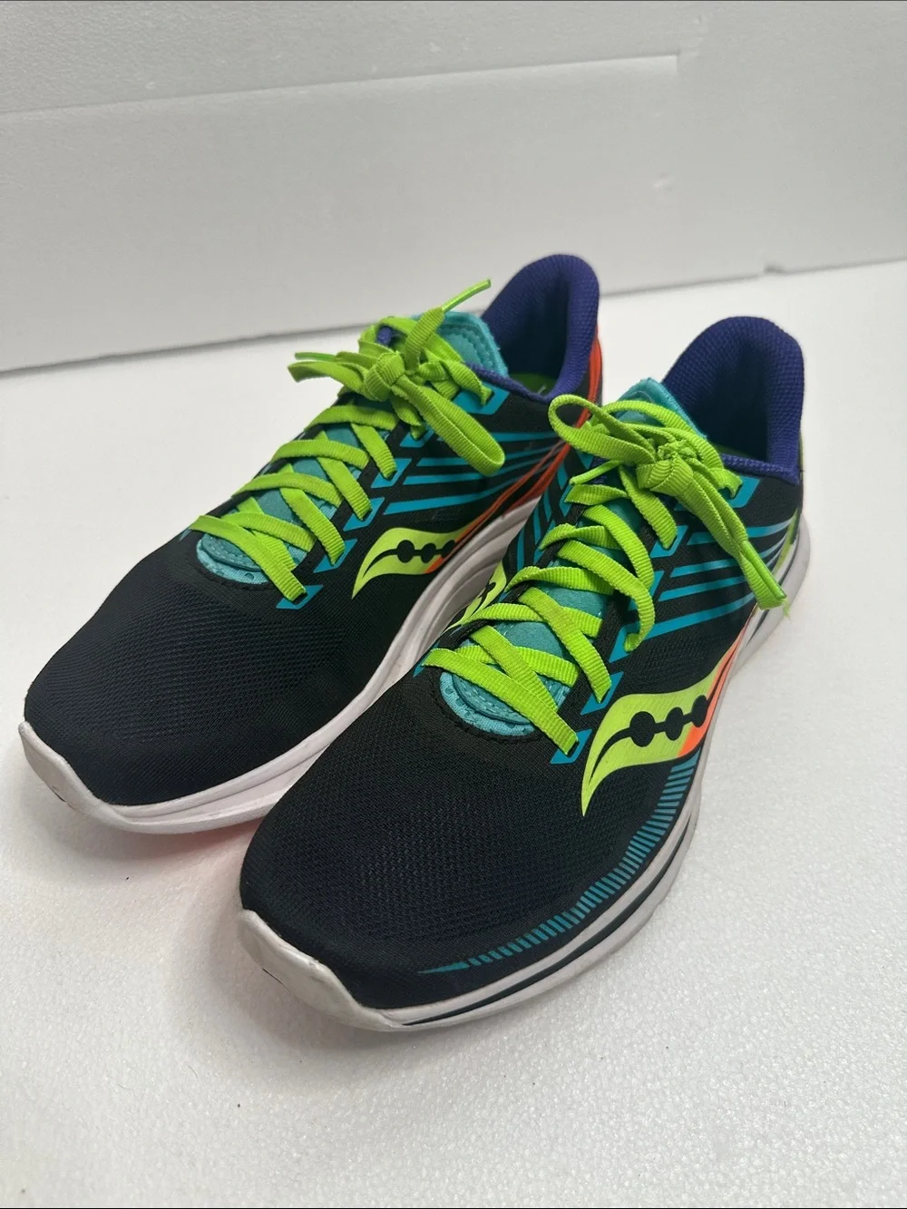 Saucony kINVARA 12 Black with Neon Green & Teal Athletic Running Shoes  size 8